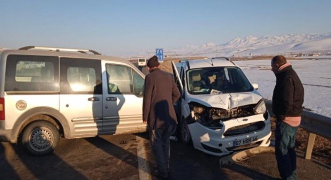 Ağrı-Erzurum karayolunda kaza: 2 yaralı